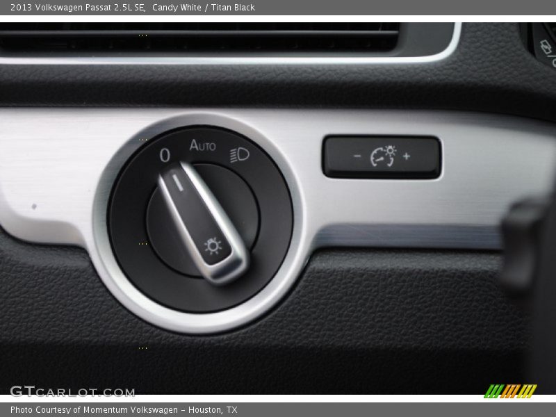 Candy White / Titan Black 2013 Volkswagen Passat 2.5L SE