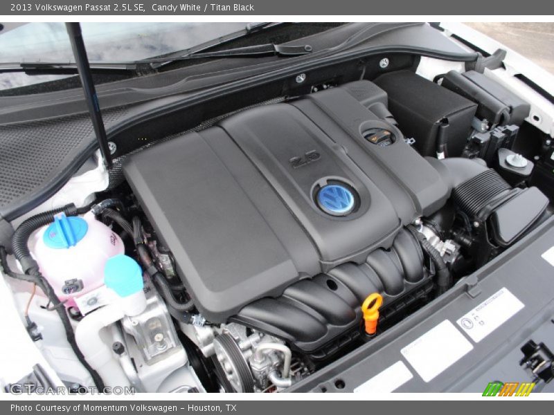Candy White / Titan Black 2013 Volkswagen Passat 2.5L SE