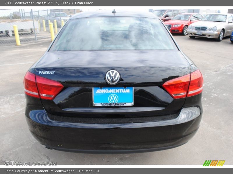 Black / Titan Black 2013 Volkswagen Passat 2.5L S