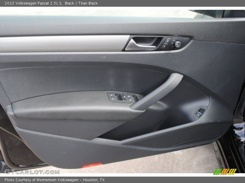 Black / Titan Black 2013 Volkswagen Passat 2.5L S