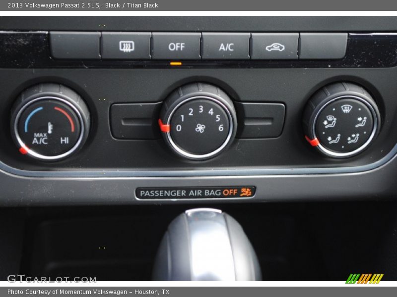 Black / Titan Black 2013 Volkswagen Passat 2.5L S