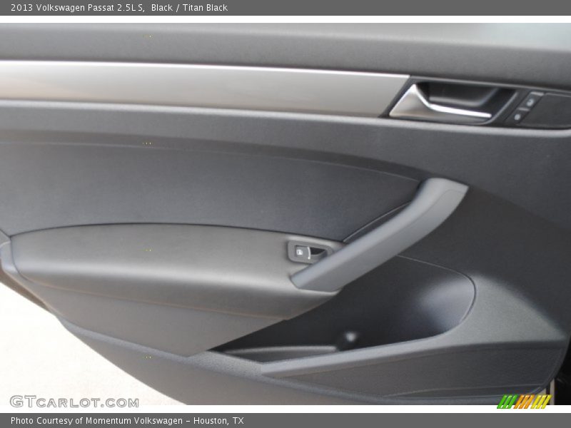 Black / Titan Black 2013 Volkswagen Passat 2.5L S