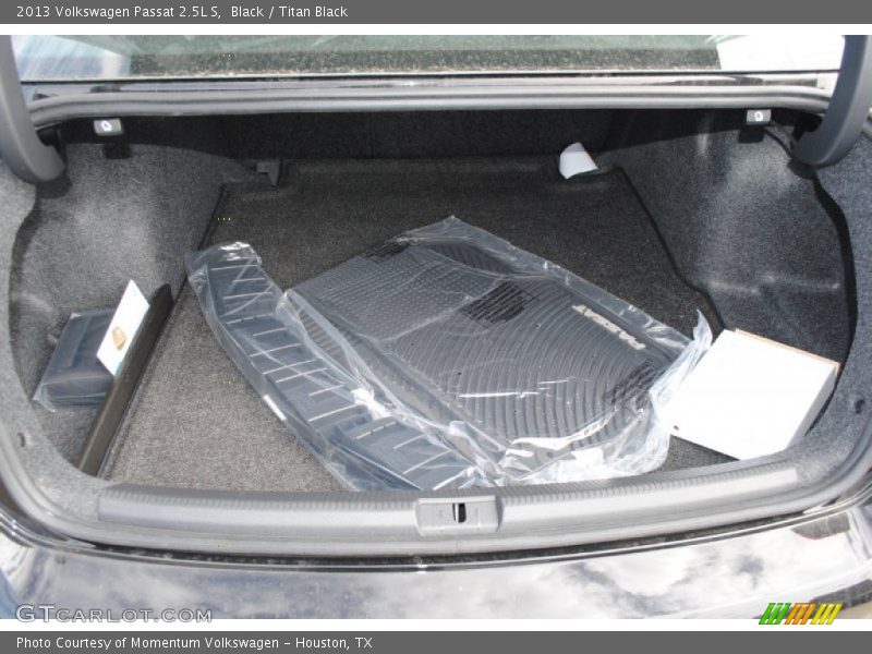 Black / Titan Black 2013 Volkswagen Passat 2.5L S