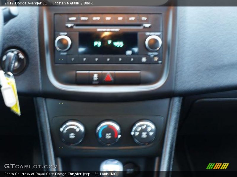 Tungsten Metallic / Black 2012 Dodge Avenger SE