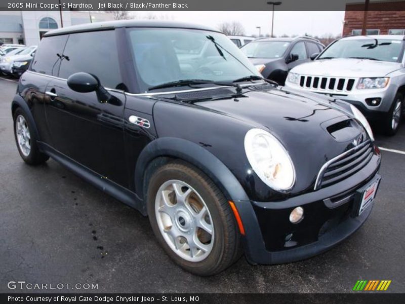Front 3/4 View of 2005 Cooper S Hardtop