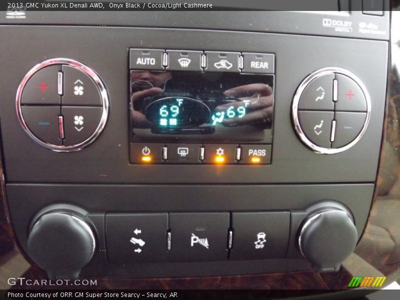 Onyx Black / Cocoa/Light Cashmere 2013 GMC Yukon XL Denali AWD