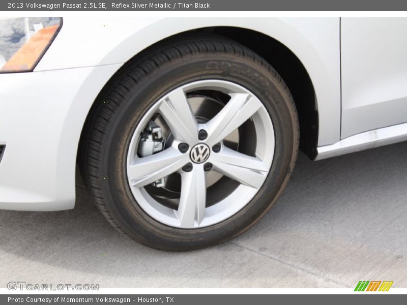 Reflex Silver Metallic / Titan Black 2013 Volkswagen Passat 2.5L SE