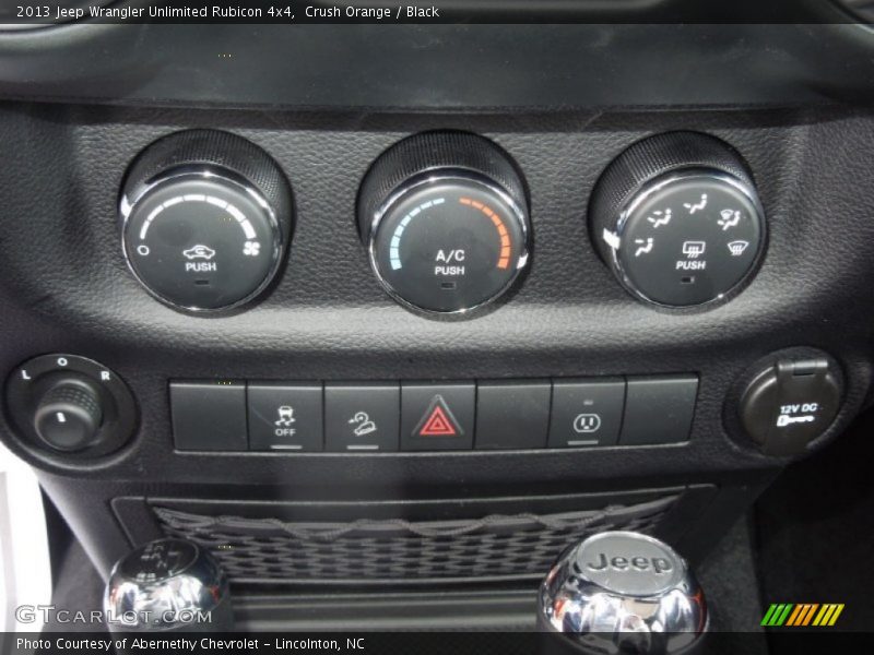 Controls of 2013 Wrangler Unlimited Rubicon 4x4