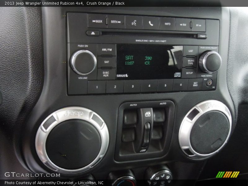 Controls of 2013 Wrangler Unlimited Rubicon 4x4
