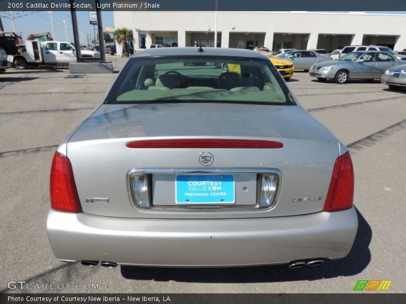 Light Platinum / Shale 2005 Cadillac DeVille Sedan