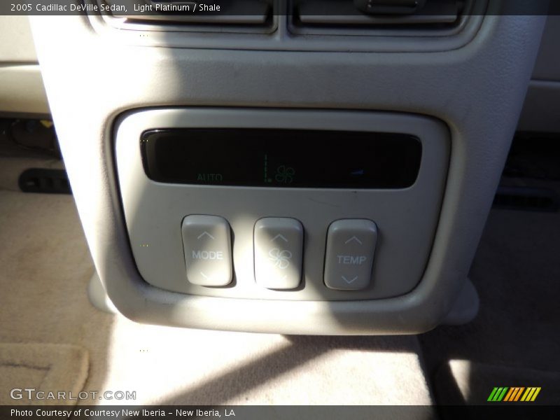 Light Platinum / Shale 2005 Cadillac DeVille Sedan