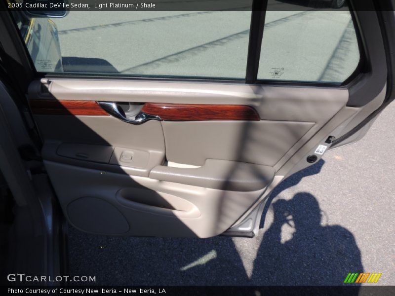 Light Platinum / Shale 2005 Cadillac DeVille Sedan