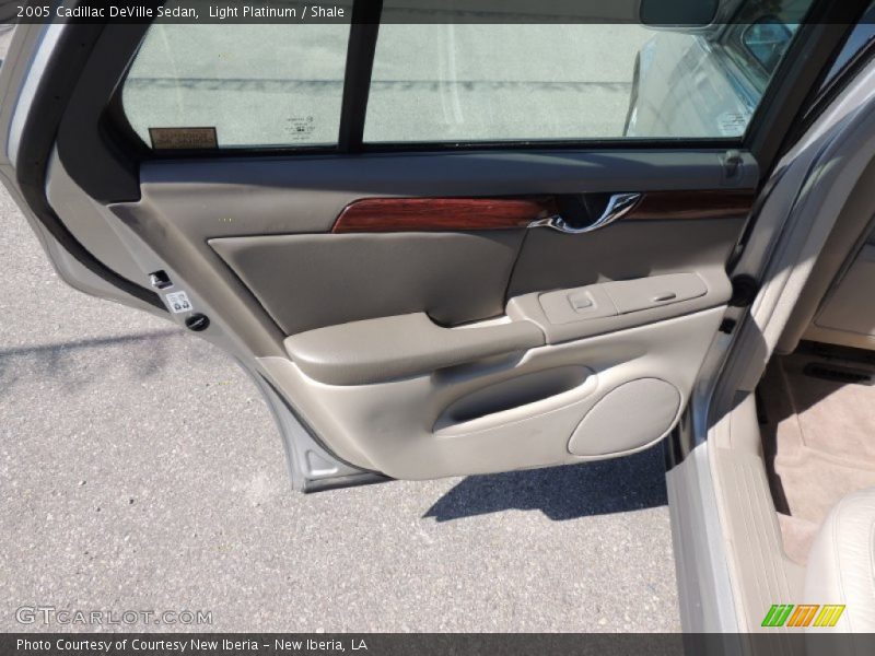 Light Platinum / Shale 2005 Cadillac DeVille Sedan