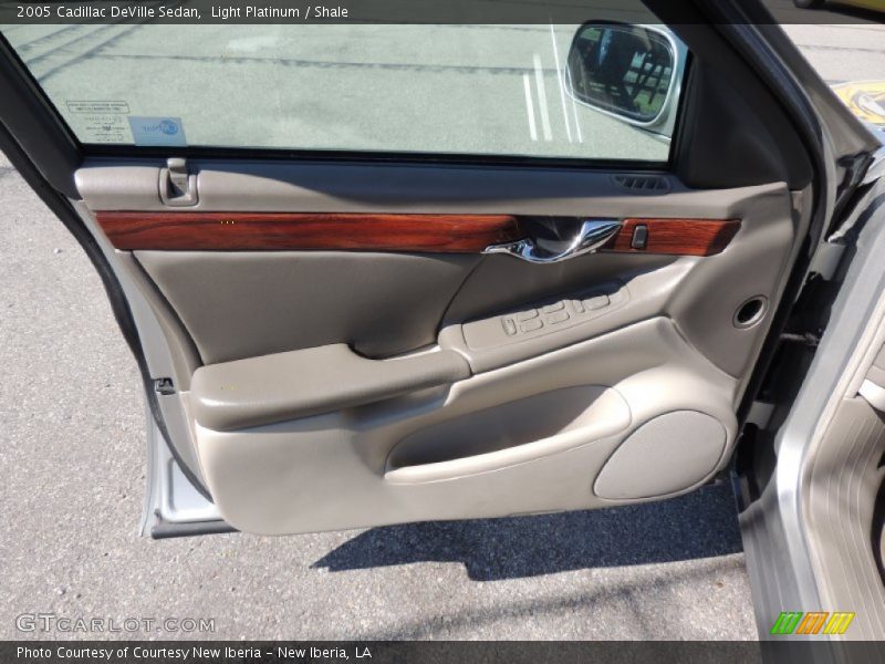 Light Platinum / Shale 2005 Cadillac DeVille Sedan