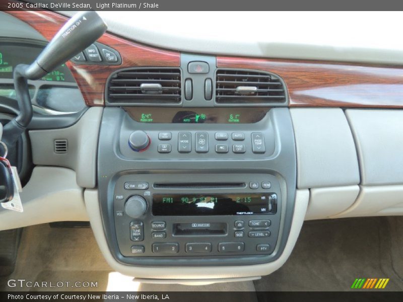 Light Platinum / Shale 2005 Cadillac DeVille Sedan