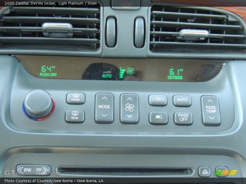 Light Platinum / Shale 2005 Cadillac DeVille Sedan