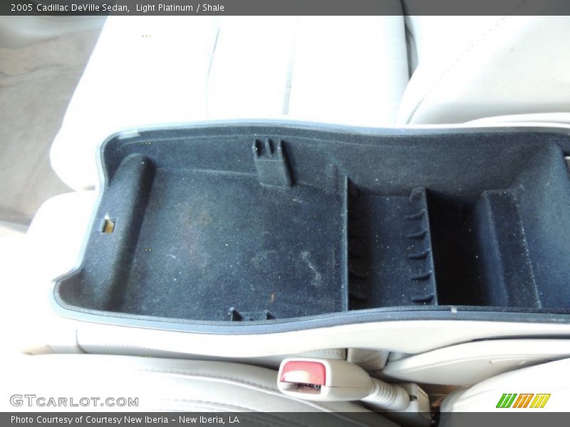 Light Platinum / Shale 2005 Cadillac DeVille Sedan