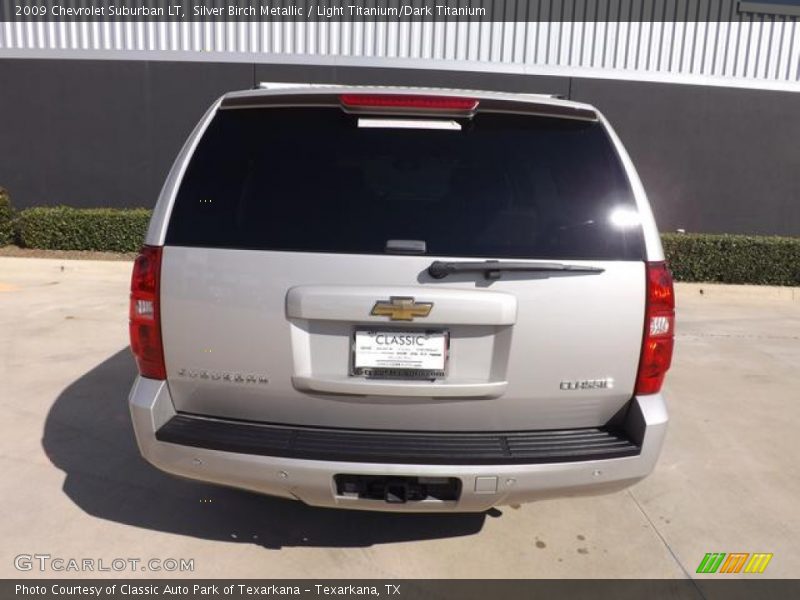 Silver Birch Metallic / Light Titanium/Dark Titanium 2009 Chevrolet Suburban LT