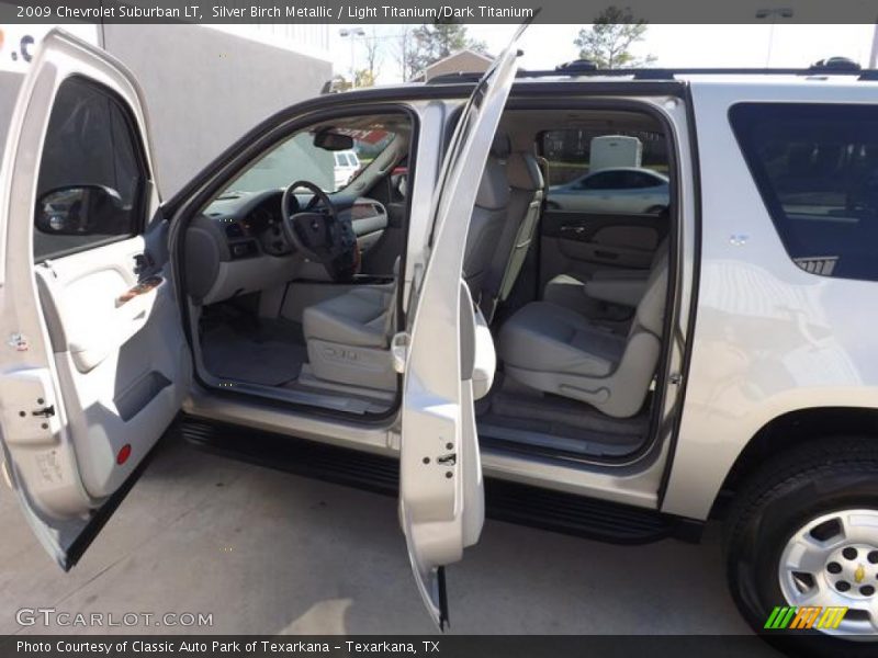 Silver Birch Metallic / Light Titanium/Dark Titanium 2009 Chevrolet Suburban LT