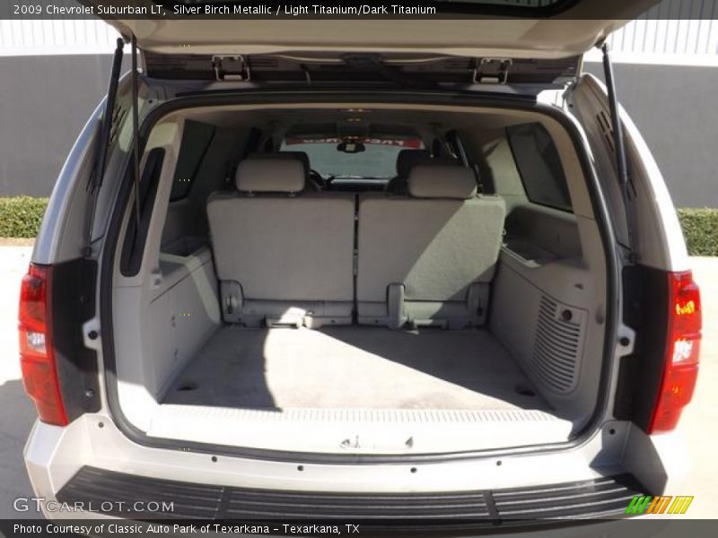 Silver Birch Metallic / Light Titanium/Dark Titanium 2009 Chevrolet Suburban LT