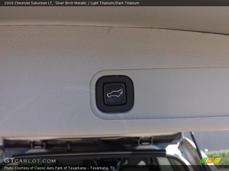Silver Birch Metallic / Light Titanium/Dark Titanium 2009 Chevrolet Suburban LT