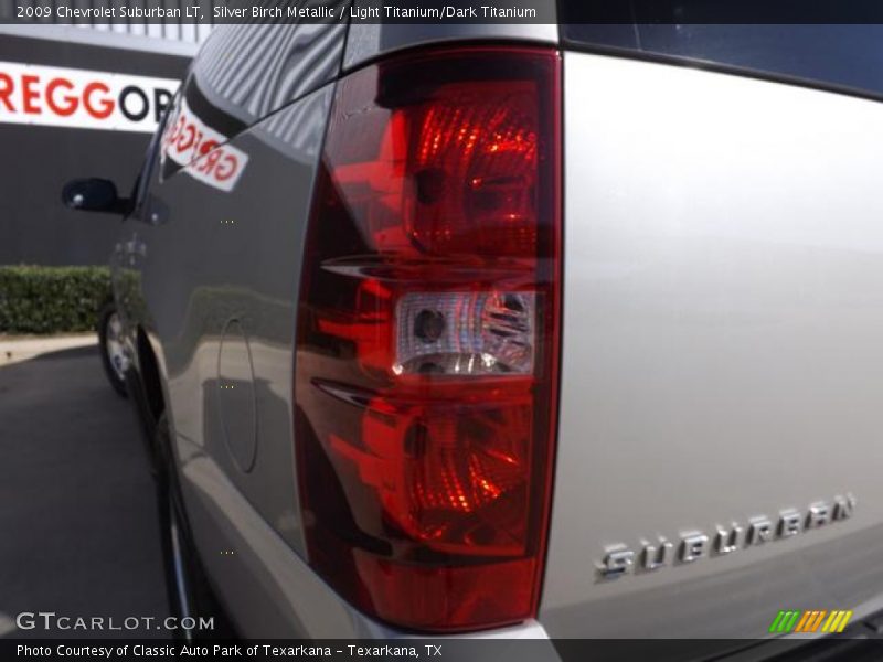Silver Birch Metallic / Light Titanium/Dark Titanium 2009 Chevrolet Suburban LT