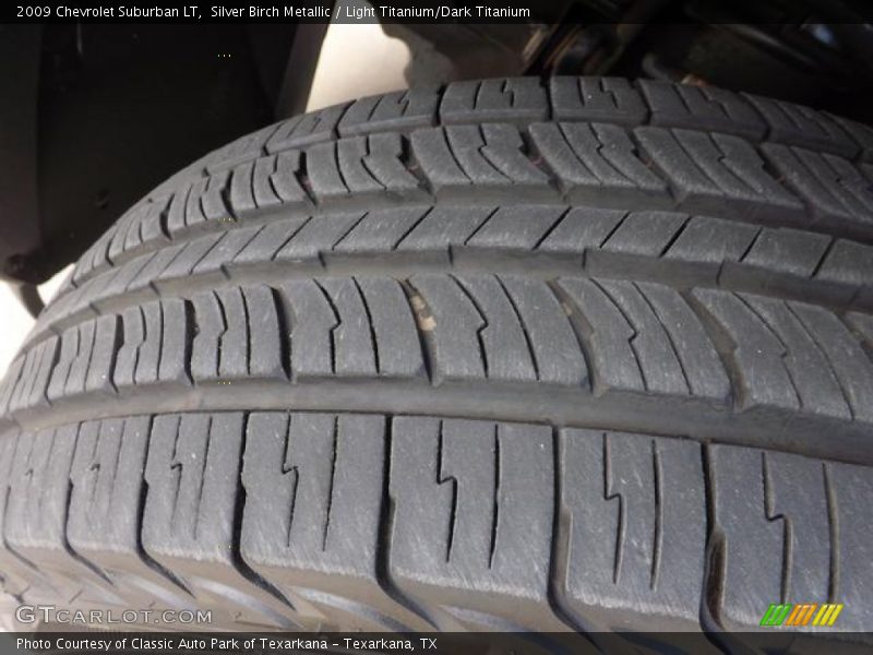 Silver Birch Metallic / Light Titanium/Dark Titanium 2009 Chevrolet Suburban LT