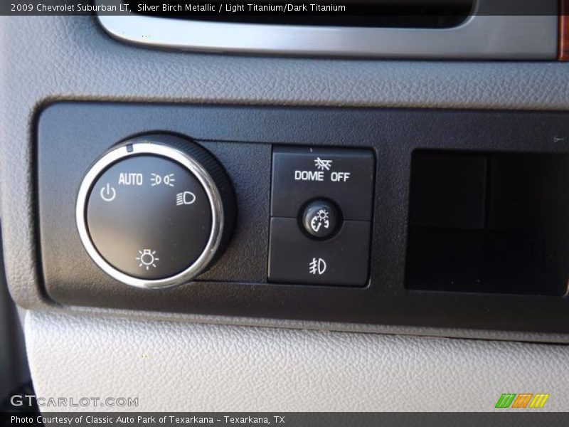 Silver Birch Metallic / Light Titanium/Dark Titanium 2009 Chevrolet Suburban LT