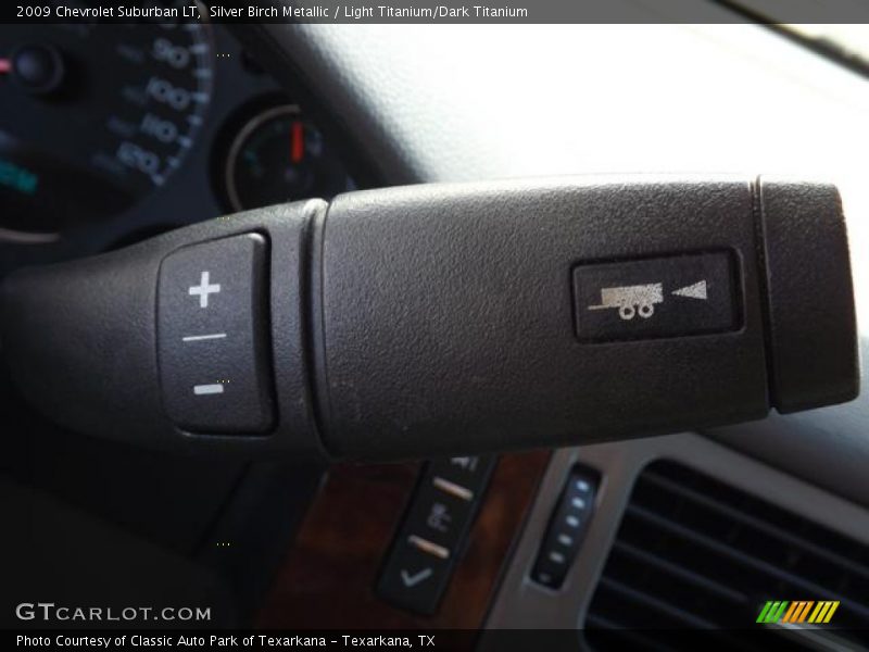 Silver Birch Metallic / Light Titanium/Dark Titanium 2009 Chevrolet Suburban LT
