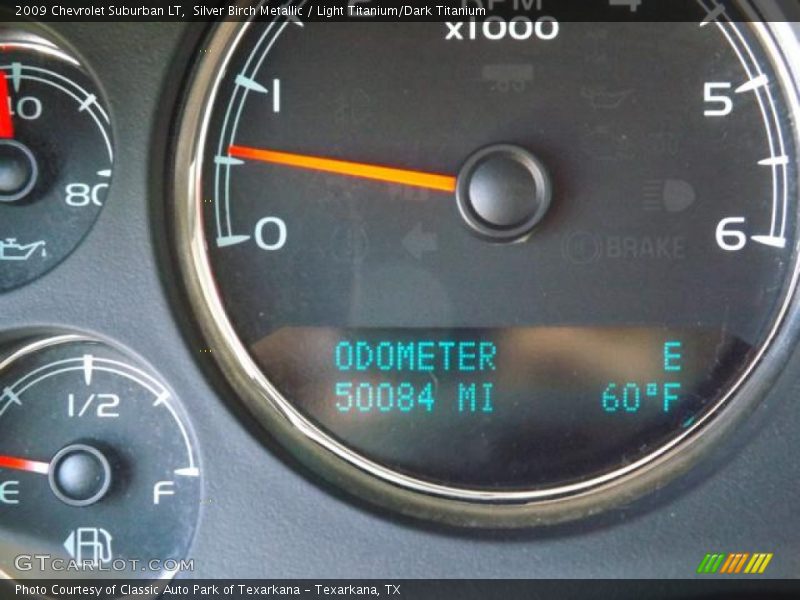 Silver Birch Metallic / Light Titanium/Dark Titanium 2009 Chevrolet Suburban LT