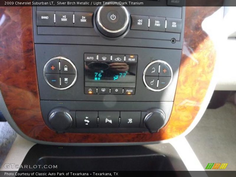 Silver Birch Metallic / Light Titanium/Dark Titanium 2009 Chevrolet Suburban LT