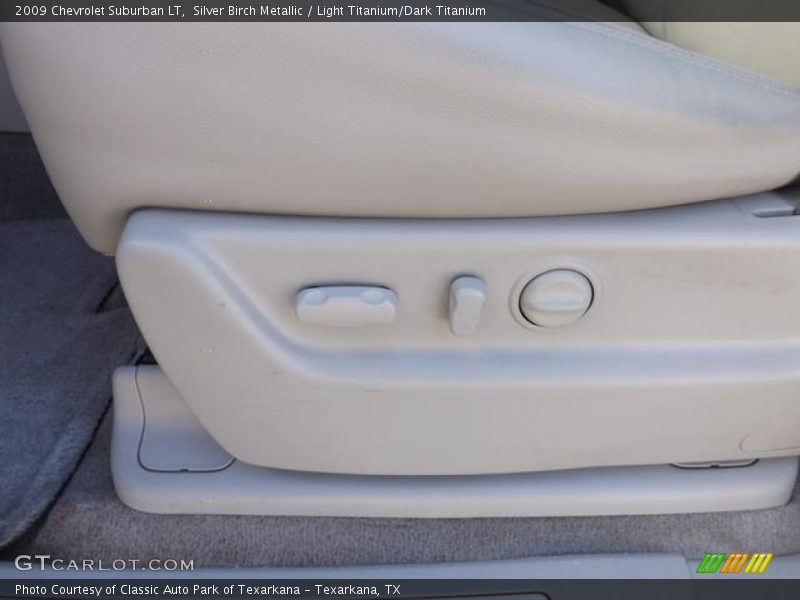 Silver Birch Metallic / Light Titanium/Dark Titanium 2009 Chevrolet Suburban LT