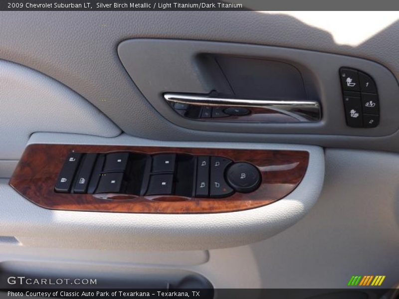 Silver Birch Metallic / Light Titanium/Dark Titanium 2009 Chevrolet Suburban LT