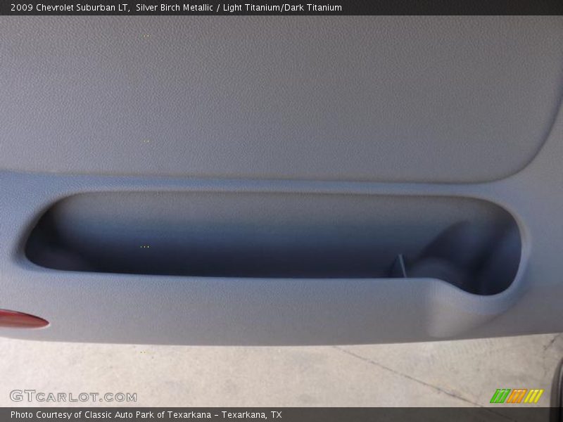 Silver Birch Metallic / Light Titanium/Dark Titanium 2009 Chevrolet Suburban LT