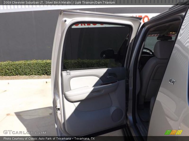Silver Birch Metallic / Light Titanium/Dark Titanium 2009 Chevrolet Suburban LT