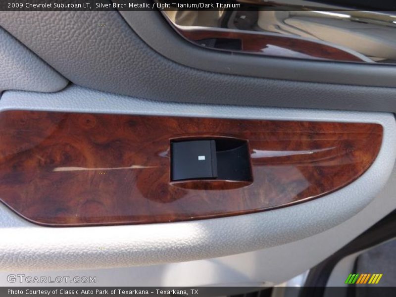 Silver Birch Metallic / Light Titanium/Dark Titanium 2009 Chevrolet Suburban LT
