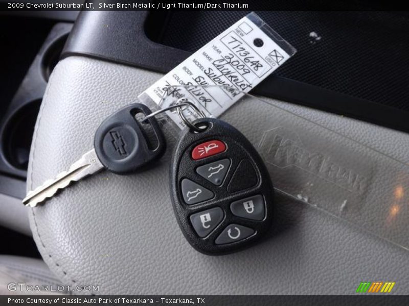 Silver Birch Metallic / Light Titanium/Dark Titanium 2009 Chevrolet Suburban LT