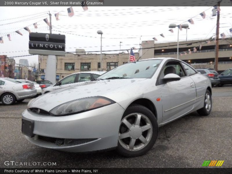 Front 3/4 View of 2000 Cougar V6