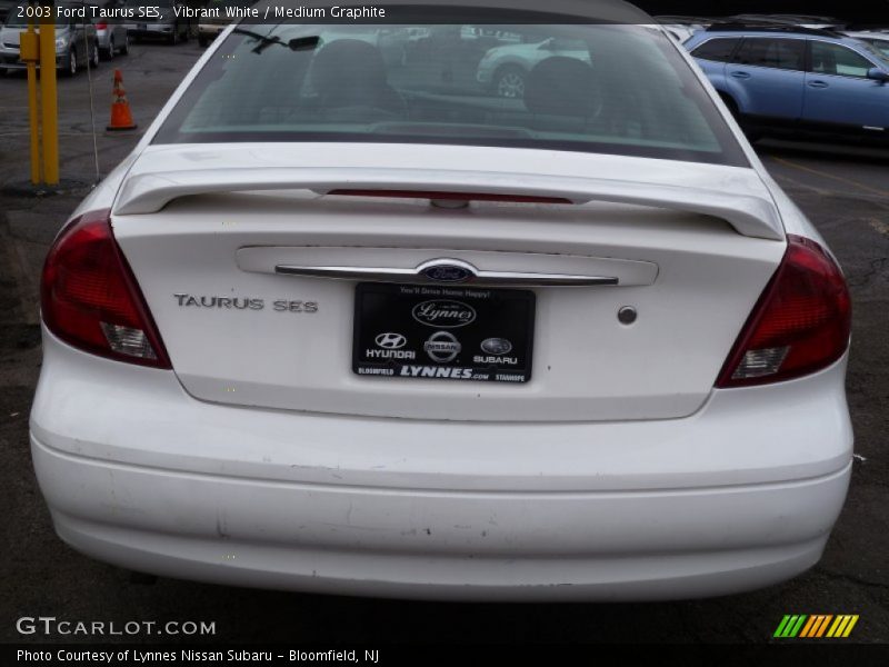 Vibrant White / Medium Graphite 2003 Ford Taurus SES