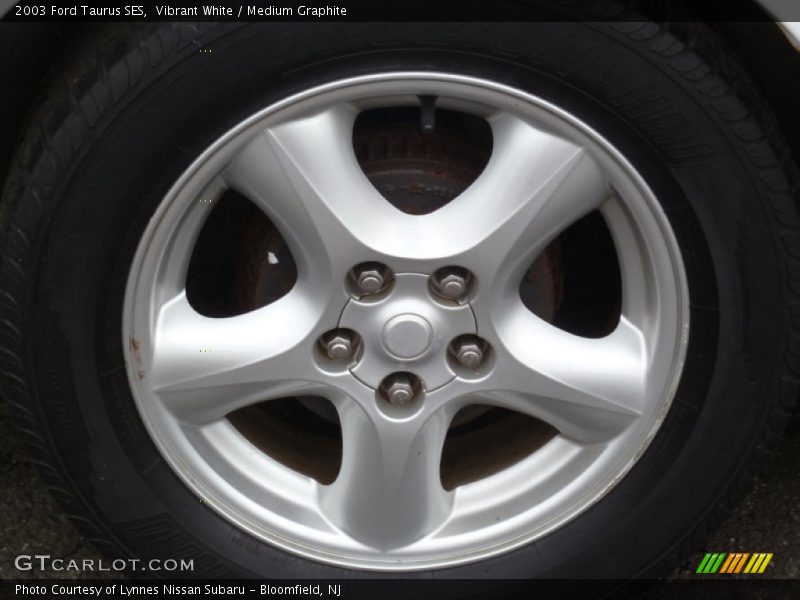 Vibrant White / Medium Graphite 2003 Ford Taurus SES