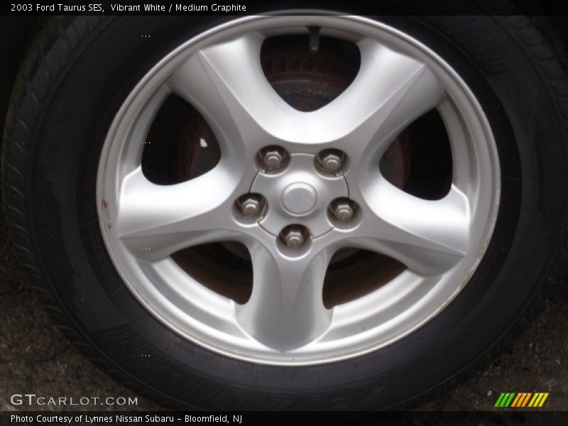 Vibrant White / Medium Graphite 2003 Ford Taurus SES