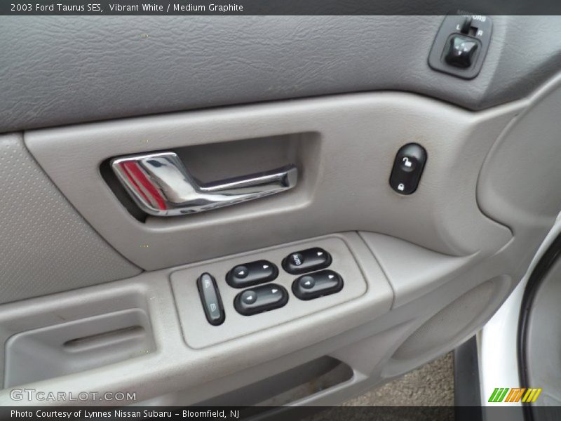 Vibrant White / Medium Graphite 2003 Ford Taurus SES