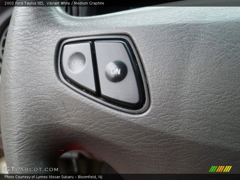 Vibrant White / Medium Graphite 2003 Ford Taurus SES