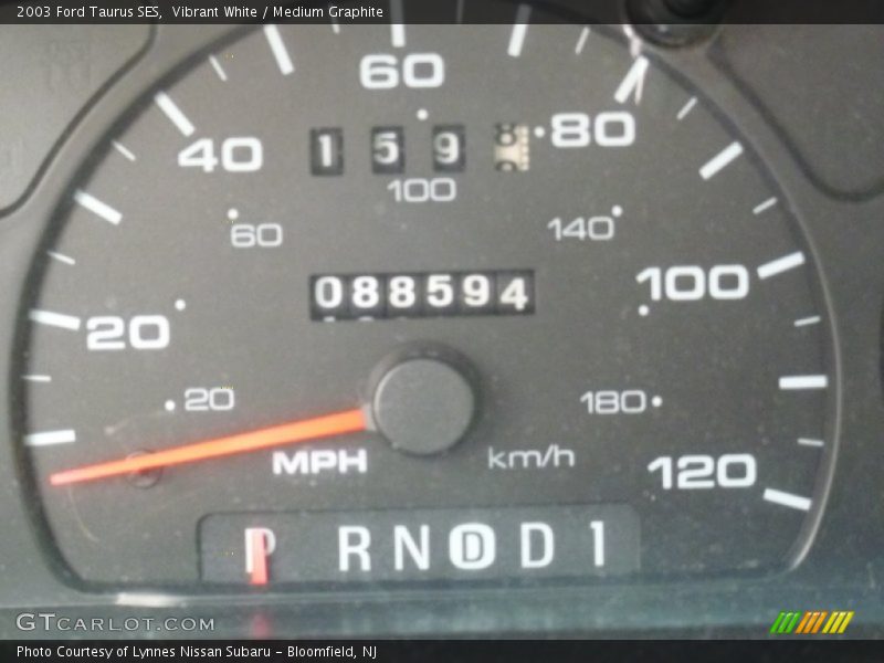 Vibrant White / Medium Graphite 2003 Ford Taurus SES