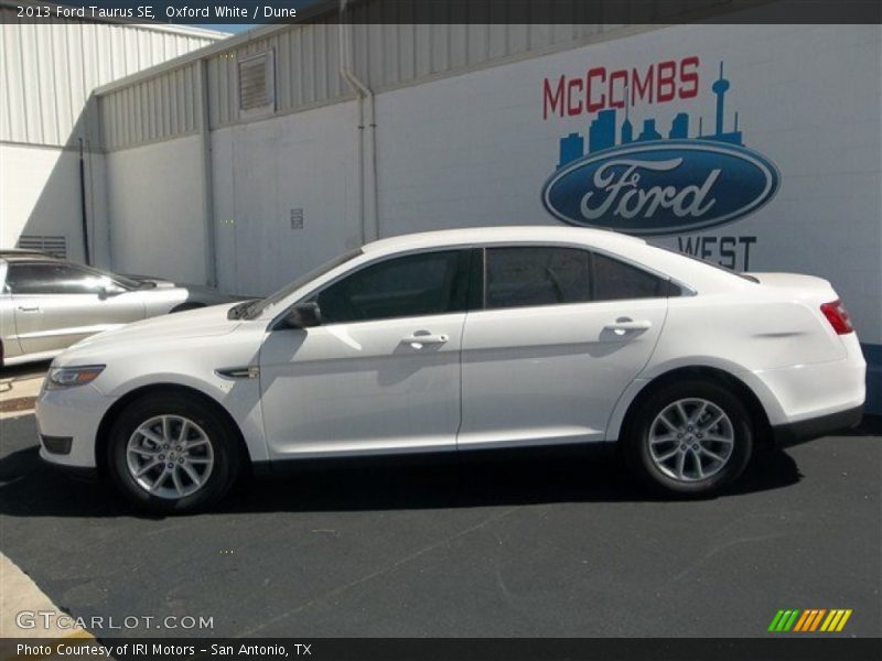 Oxford White / Dune 2013 Ford Taurus SE
