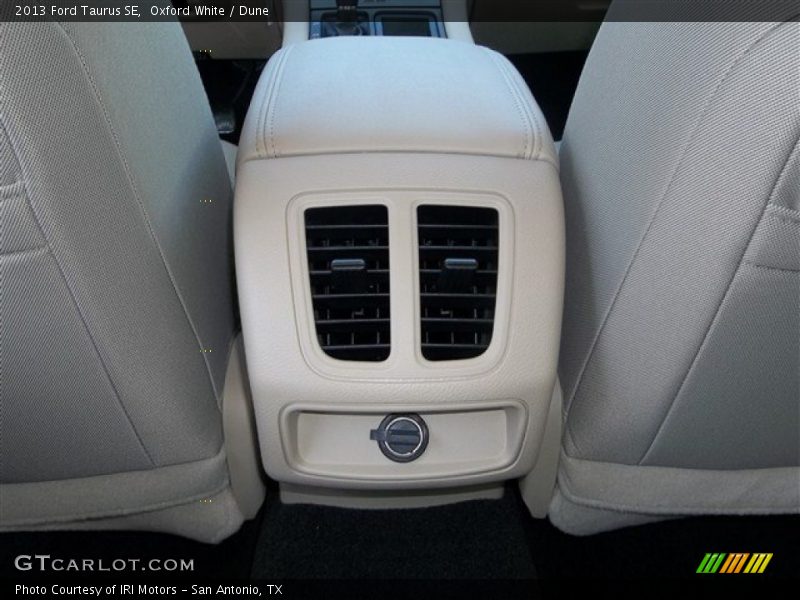 Oxford White / Dune 2013 Ford Taurus SE