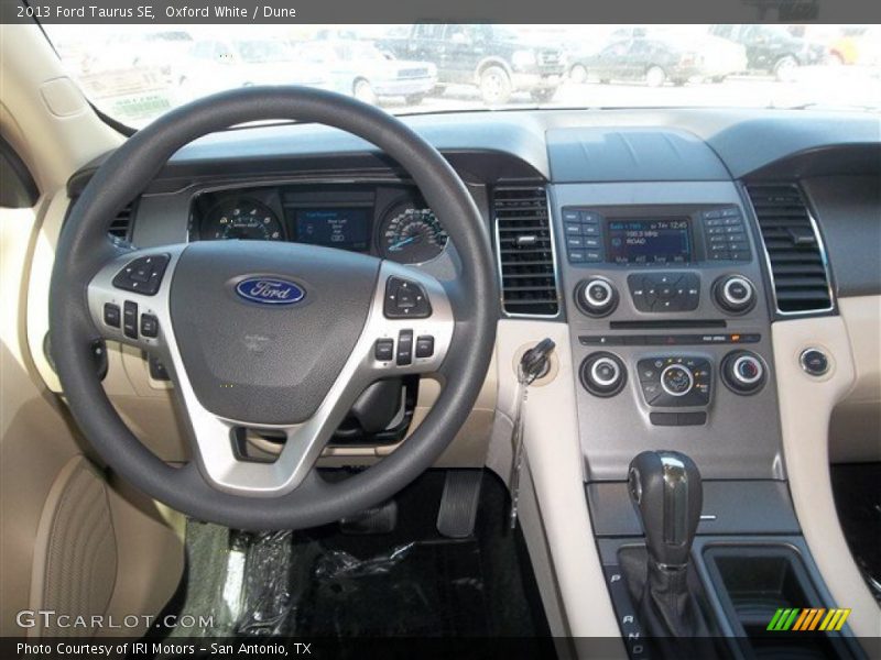 Oxford White / Dune 2013 Ford Taurus SE