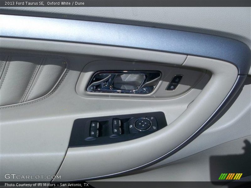 Oxford White / Dune 2013 Ford Taurus SE