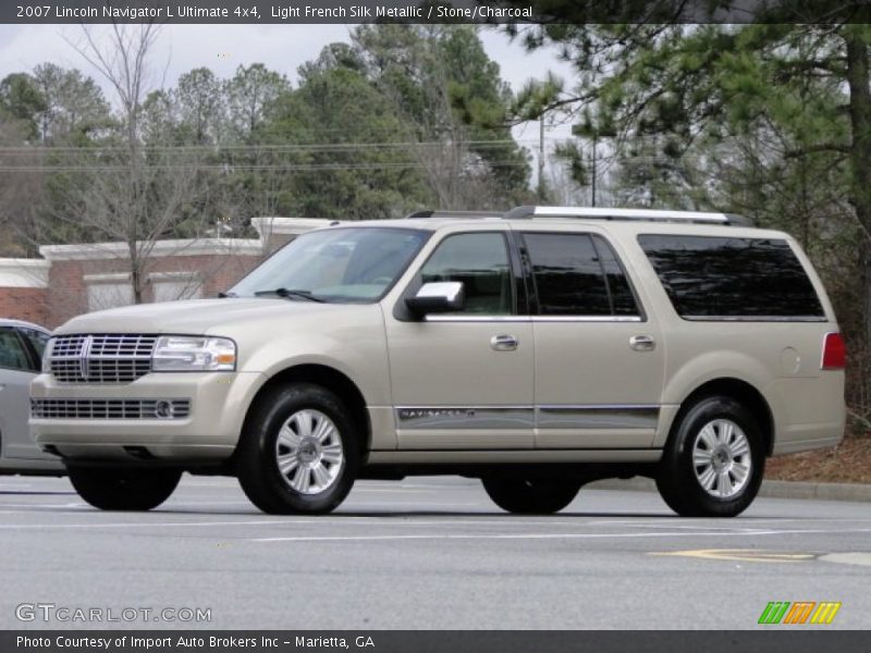 Front 3/4 View of 2007 Navigator L Ultimate 4x4