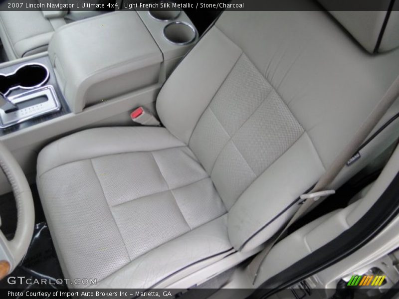 Front Seat of 2007 Navigator L Ultimate 4x4